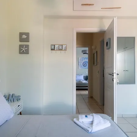 Splash With Amazing Sea Views In Holiday home